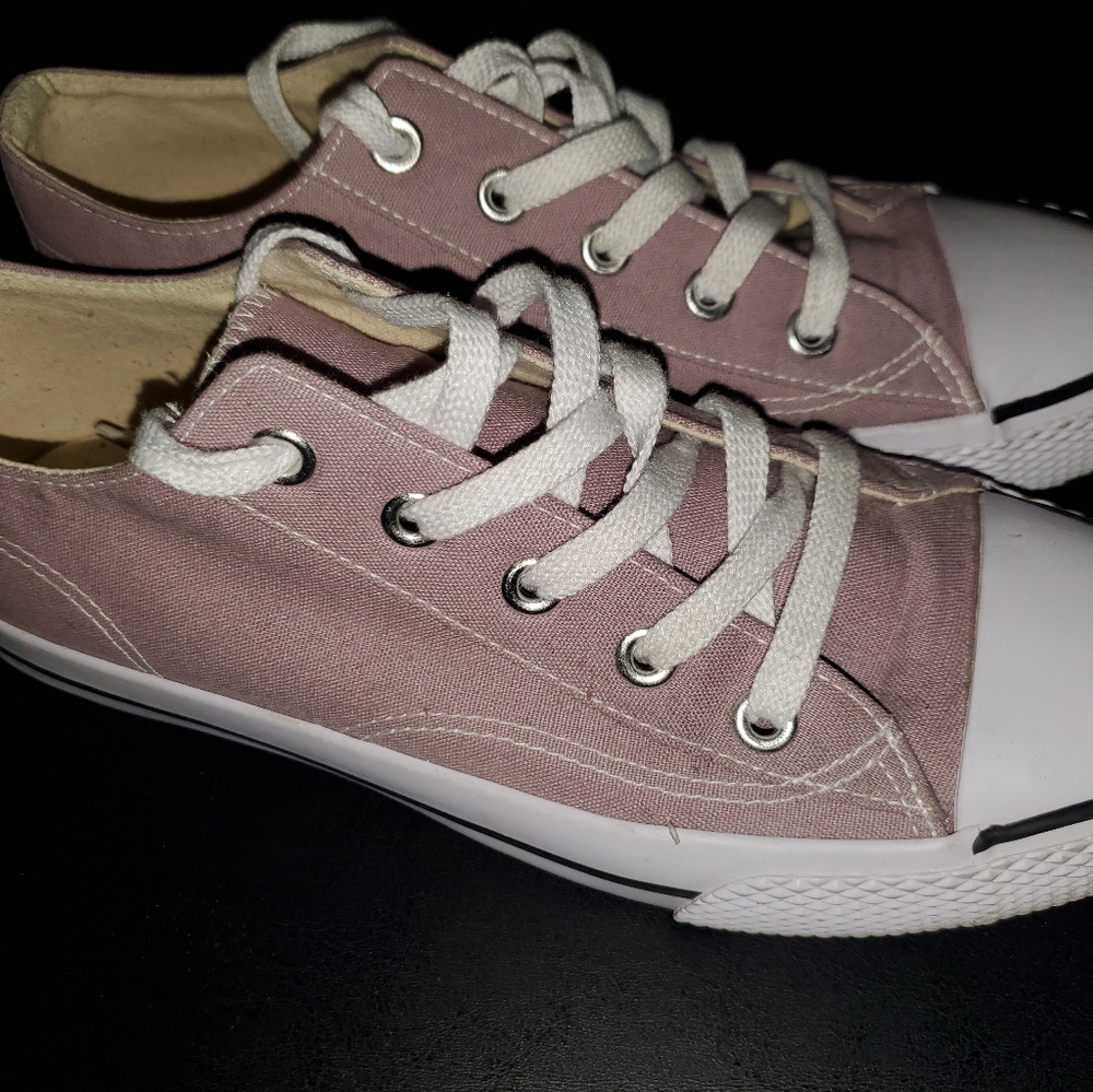 Women's pinkish purple Airwalk shoes size 10